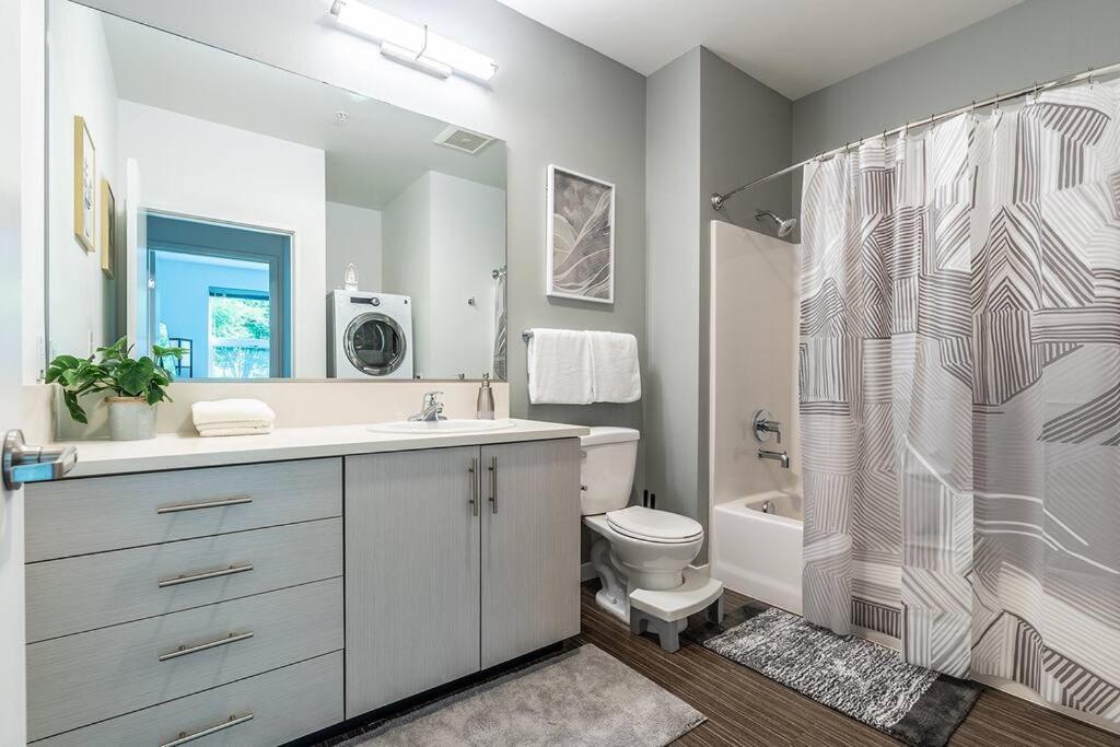 One Bedroom Luxury Apartment Сиэтл Экстерьер фото