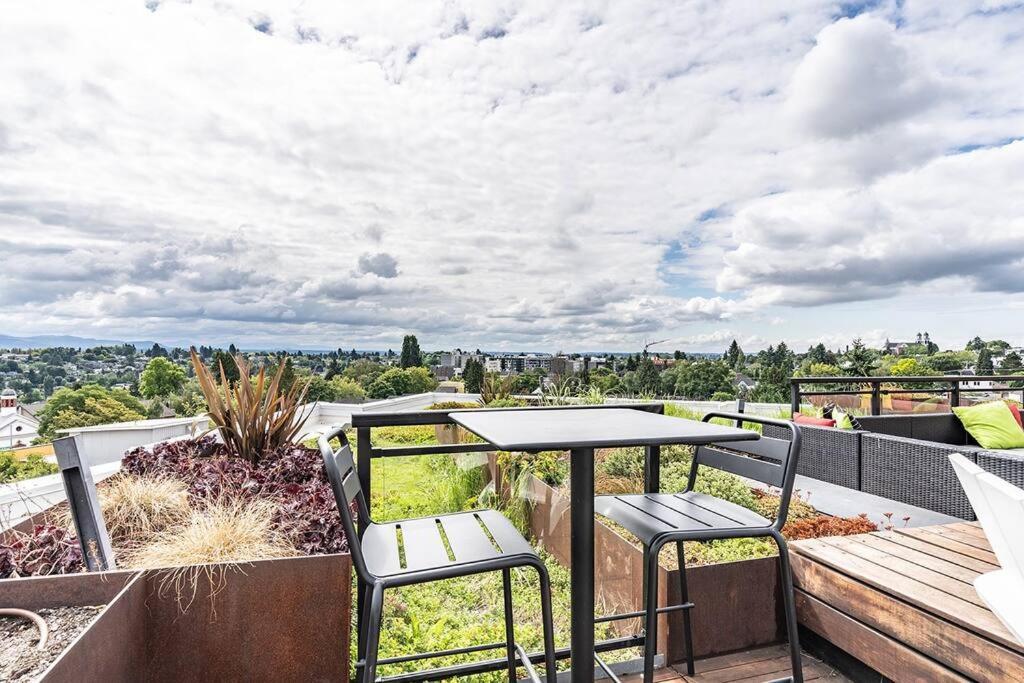 One Bedroom Luxury Apartment Сиэтл Экстерьер фото