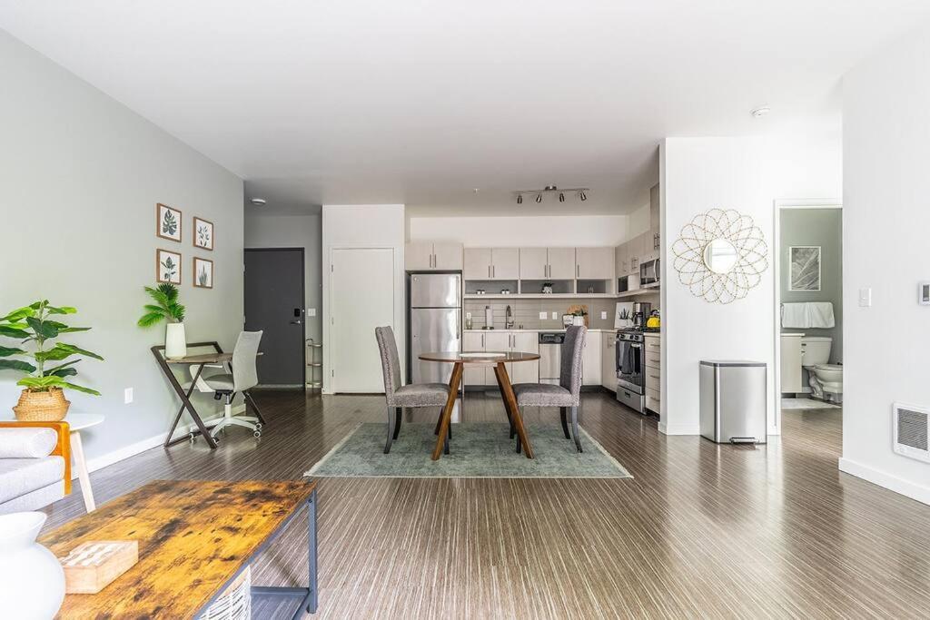 One Bedroom Luxury Apartment Сиэтл Экстерьер фото