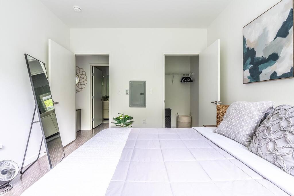 One Bedroom Luxury Apartment Сиэтл Экстерьер фото